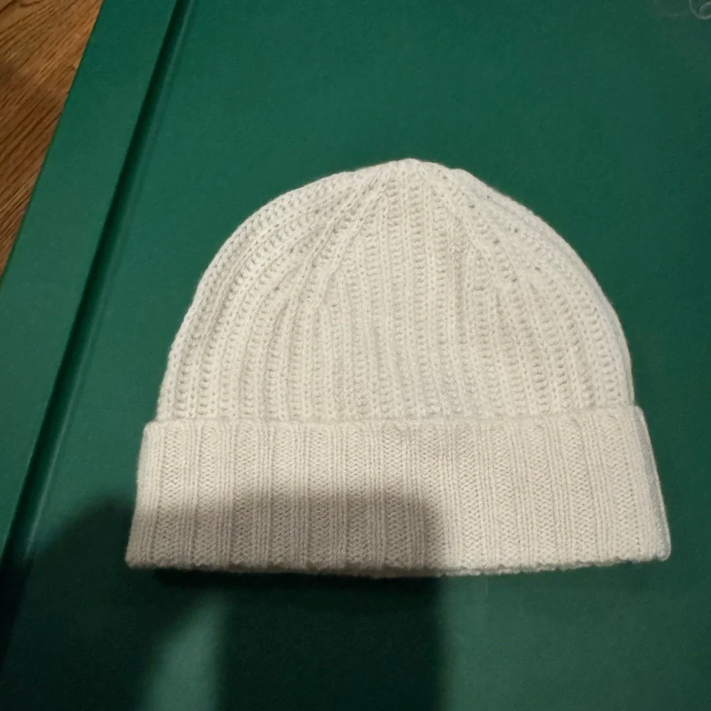NWOT Spring + Mercer Women’s‎ Cashmere Ivory Beanie Hat Winter Warm Luxurious
